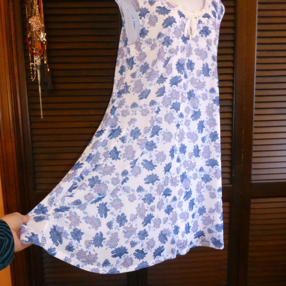 Skye's The LImit White & Blue Sleeveless Floral Dress, Knee Length, M, Nwt - Picture 5 of 8